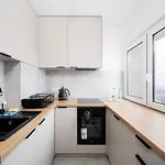 Apartment Zelwerowicza Bright By Bookinghost Lodz