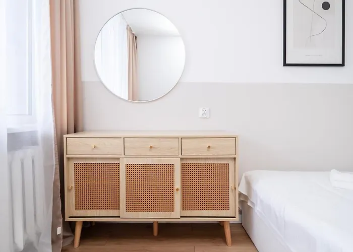 Zelwerowicza Bright By Bookinghost