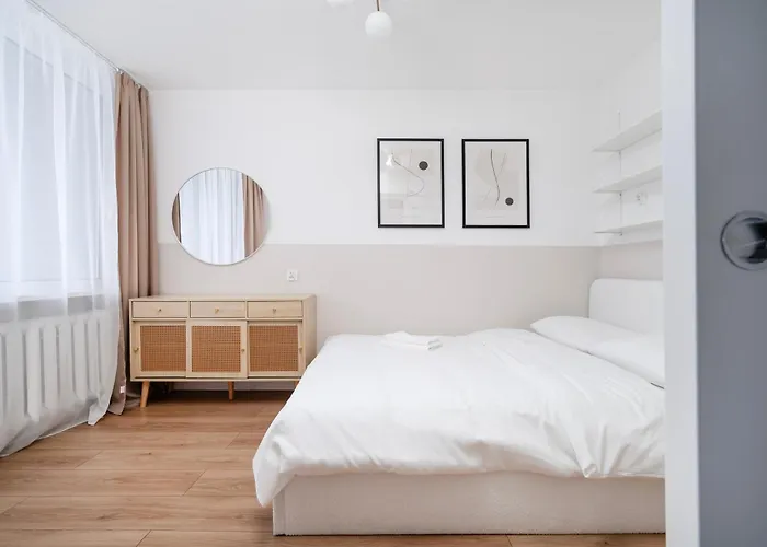 Zelwerowicza Bright By Bookinghost *