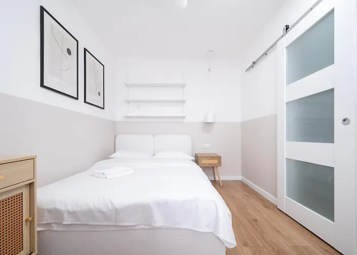 Zelwerowicza Bright By Bookinghost